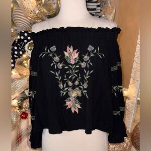 AMERICAN EAGLE EMBROIDERED BOHO PEASANT TOP SZ M